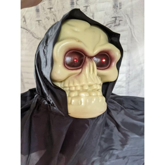 Gemmy shaking skeleton light up vintage hanging sc - Picture 3 of 8